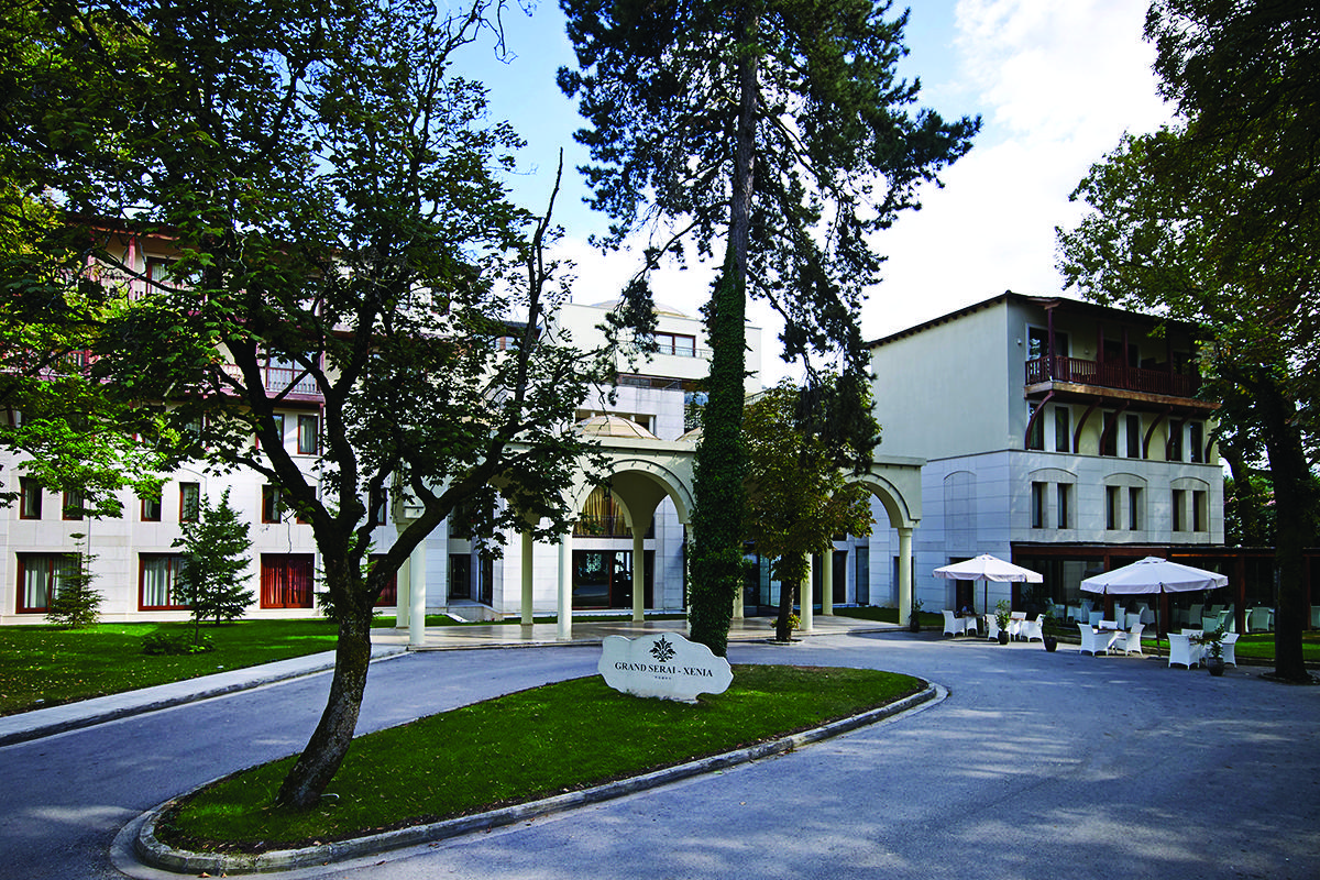 Grand Serai Congress And Spa Ioannina Eksteriør billede The main entrance of the hotel