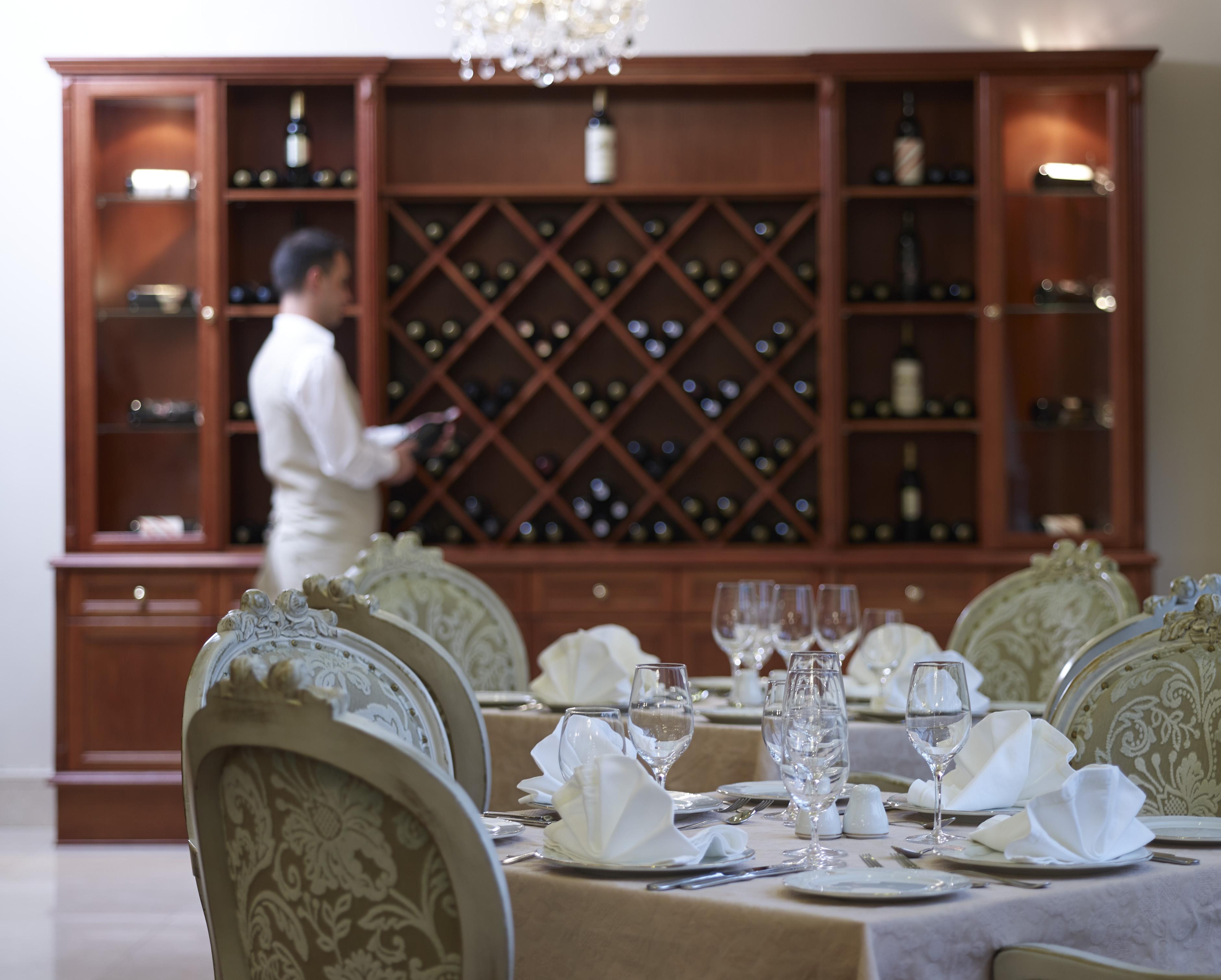 Grand Serai Congress And Spa Ioannina Eksteriør billede A wine rack